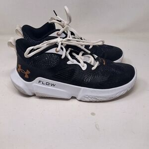 Under Armour Flow Breakthru 3 women's basketball shoes SZ 8.5